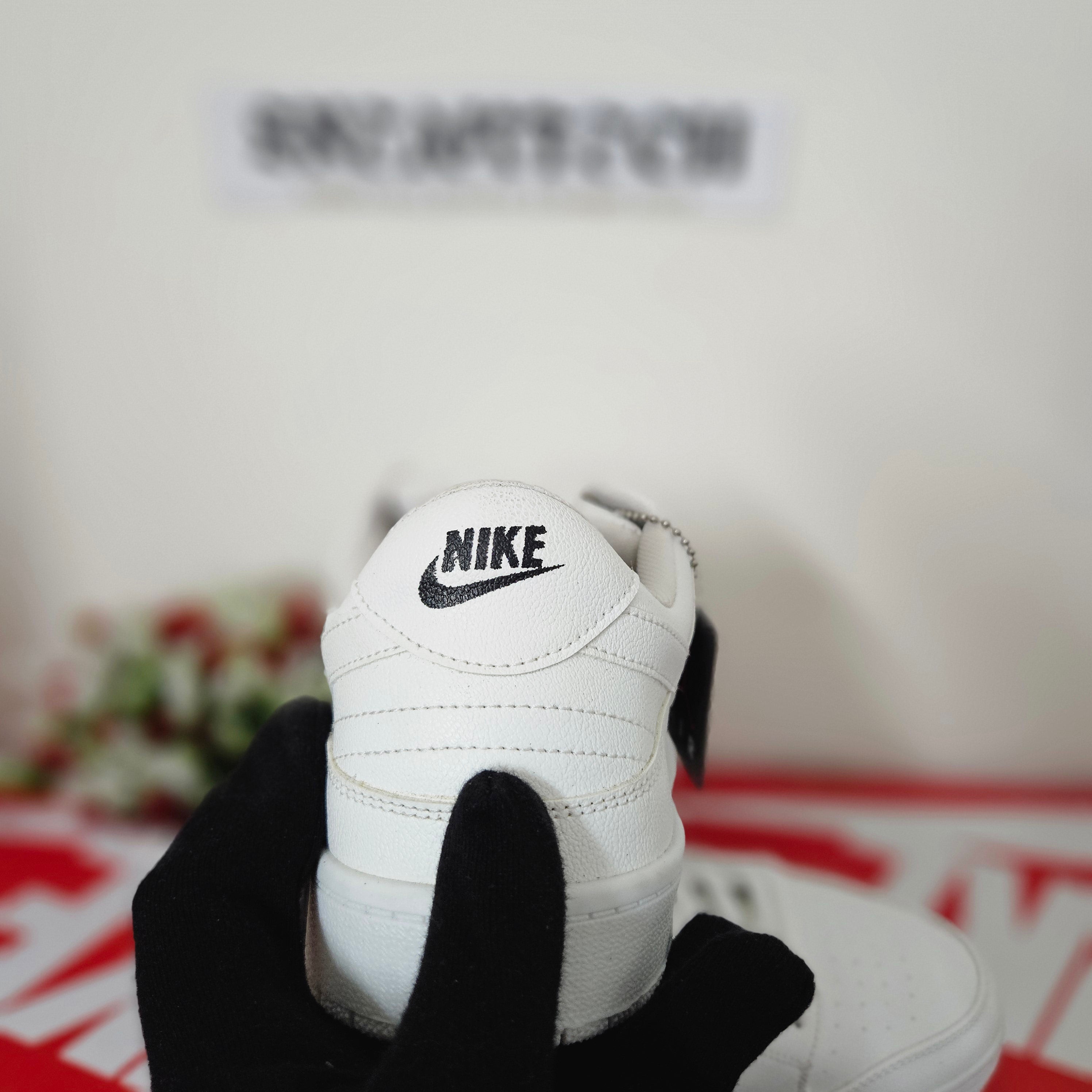 Low dunk Triple White
